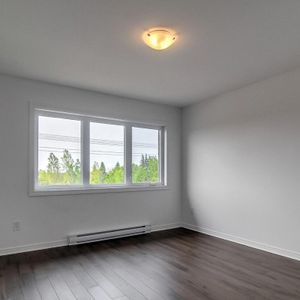 102 Rue De Britannia (Aylmer) Magnifique Logement De Style Condo 3 Chambres à Louer - Photo 3