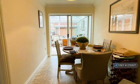 3 bedroom semi-detached house to rent - Photo 4