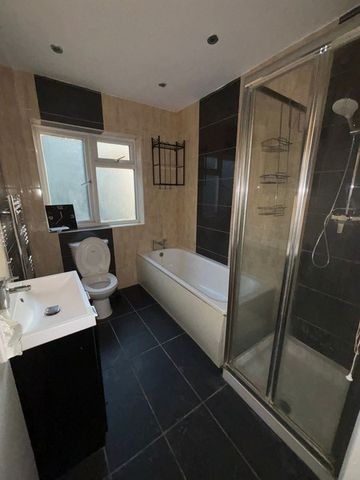 3 Bed Detached House, Addison Road, SE25 - Photo 4