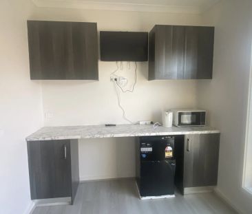 Modern furnished room with private ensuite – Prime Dandenong location - Photo 1