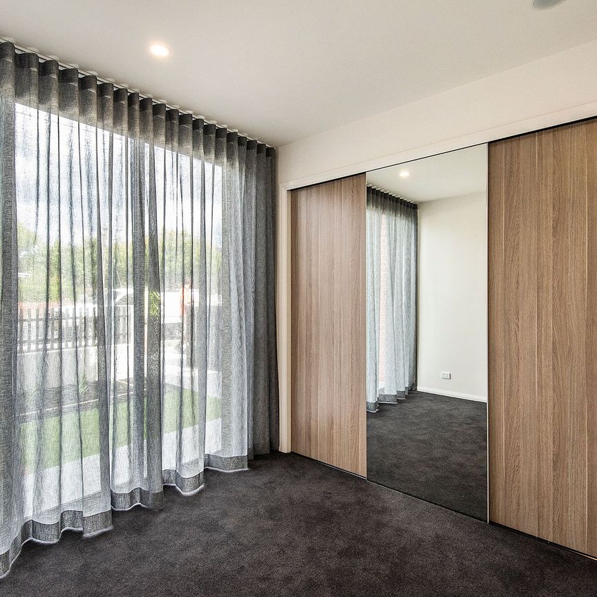 Modern Comfort in the Heart of Murrumbeena - Photo 1