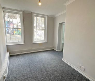 2 Bedroom Flat, Buckingham Road, Brighton - Photo 4