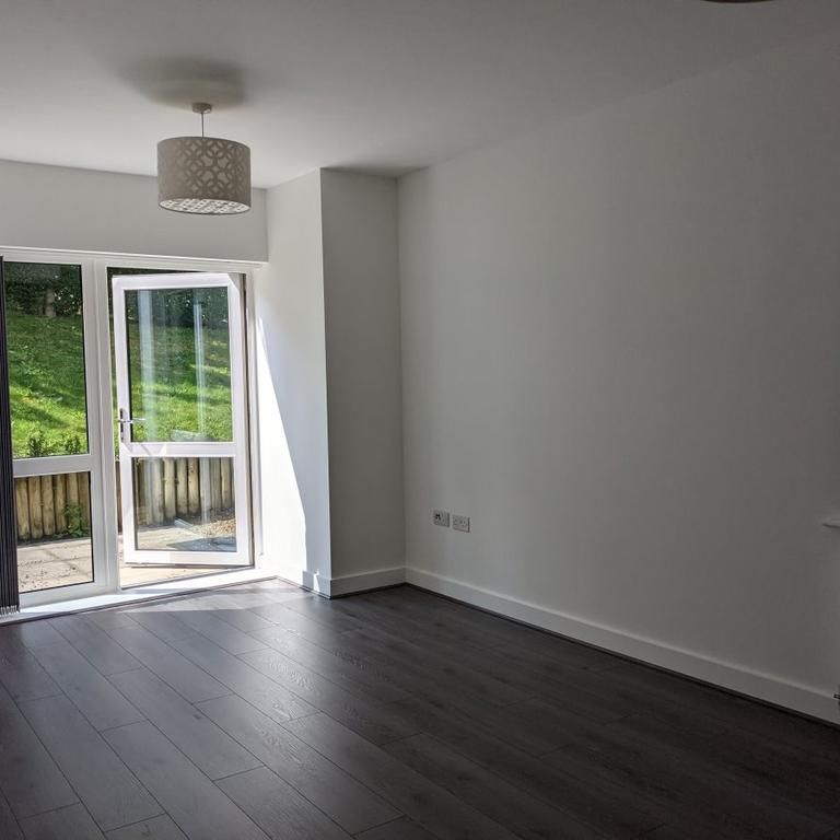 3 bedroom flat to rent - Photo 1