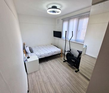 1 bedroom in a house share to rent - Photo 5