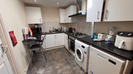 1 bedroom room to rent Teversal Avenue, NG7 - Photo 4