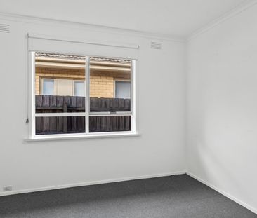 Spacious & Light-Filled Family Home - Photo 3