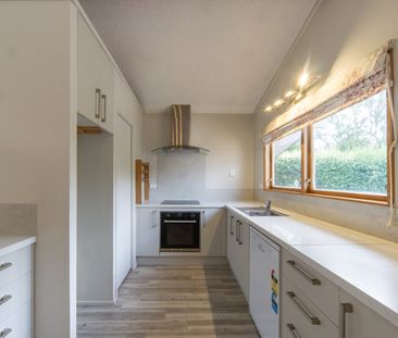 Four Bedroom Home Close to The University - Photo 2