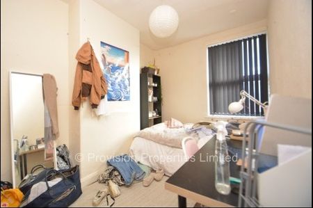 8 Bedroom Properties in Hyde Park - Photo 2