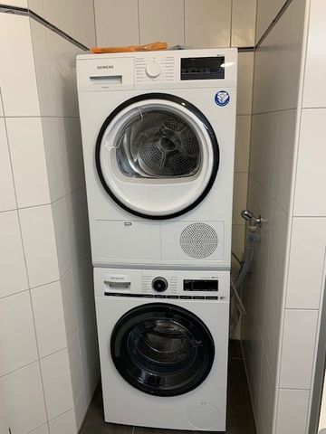 "grosse, moderne 3.5-Zimmer-Wohnung mit Sitzplatz, Lift und eigenem Waschturm" - Foto 3