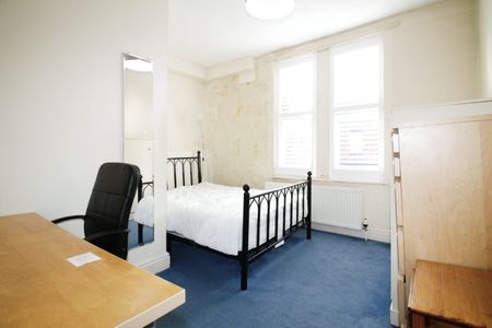 6 bedroom terraced house to rent - Photo 5