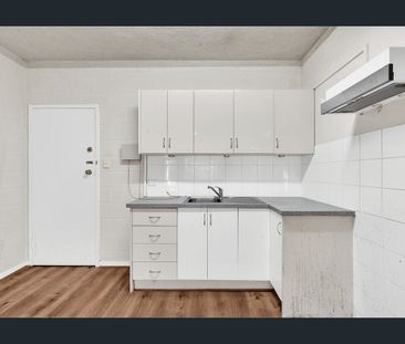 Low Maintenance Unit in Prime Location - Photo 2