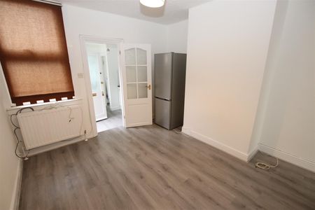 1 bedroom Terraced House to let - Photo 2