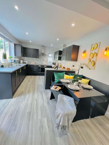 Stunning rooms in centrally located property close to hospital Bedroom 5 - Photo 5