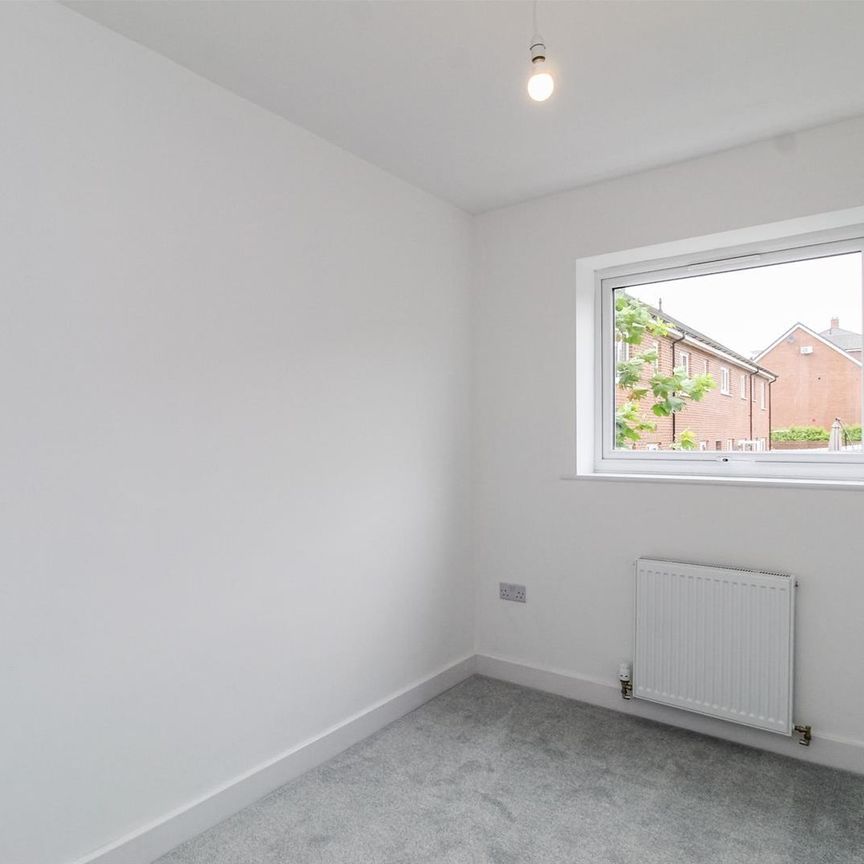 Westfield Terrace, Wakefield - Photo 1