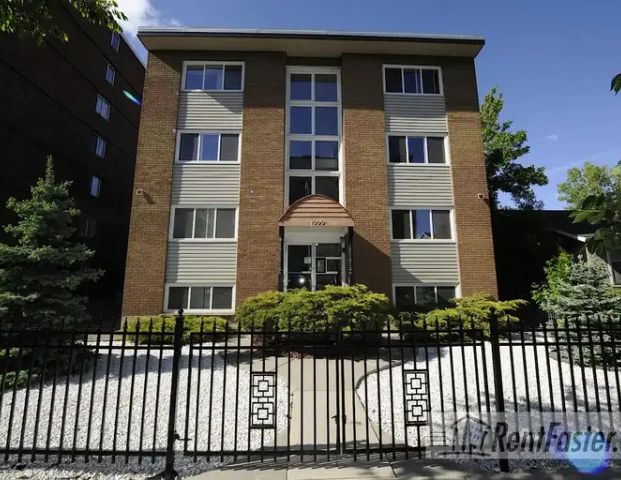 Close to DD, low rent & DD, 2 weeks in Dec free, Wi-Fi, H + W ,reno | 1222 15 Ave SW, Calgary - Photo 1