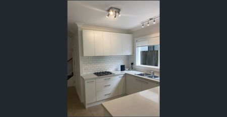 Large Freshwater Home - Photo 2