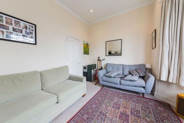 2 bedroom with balcony in a prime street in Crouch end - Photo 1