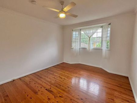 Well Maintained | Charming| Rare| Bright | Stylish| Two Bedder Villa in the heart of Eastwood - Photo 3