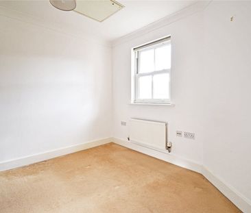 Well presented 1 bedroom 1st floor apartment situated at this popul... - Photo 1