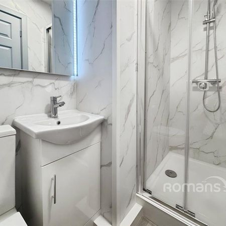 1 bedroom in a house share to rent - Photo 4
