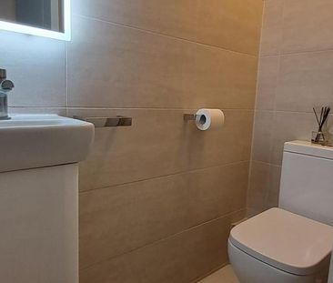 4 bedroom semi-detached house to rent - Photo 5