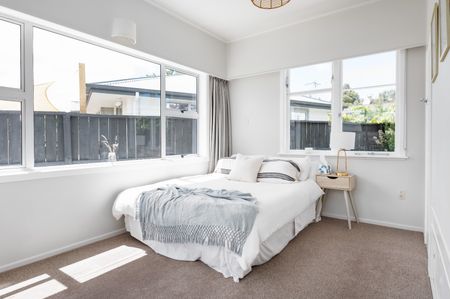 Situated in the heart of Chartwell sits this immaculately presented, four bedroom property. - Photo 4