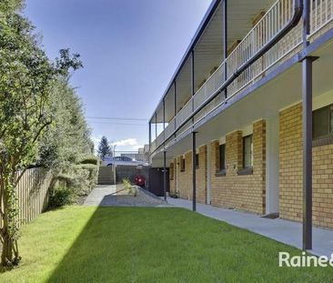 2/24 Hamilton Street, West Hobart, TAS 7000 - Photo 1