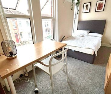Room in a Shared House, Cromwell Road, SO15 - Photo 4