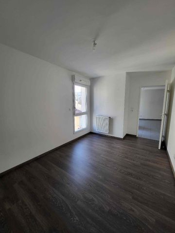 Location Appartement 2 pièces 47m² LYON 7ème - Photo 3