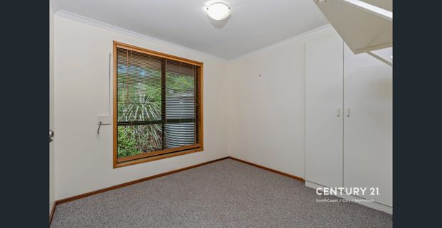 Spacious Family Home in a Prime Coastal Location - Photo 1