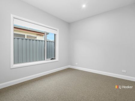 Unit 2/18 Jermyn Street, ULVERSTONE - Photo 2