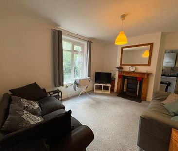 4 bedroom end of terrace house to rent - Photo 1