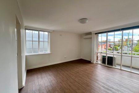 Light and location in the heart of Prahran - Photo 5