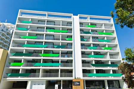 Luxury Living by the Bay – Blue Complex - Photo 3