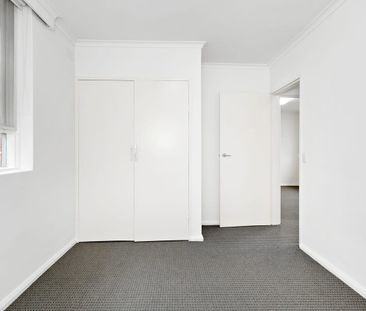 Charming One-Bedroom Apartment in the Heart of Richmond Hill! - Photo 3