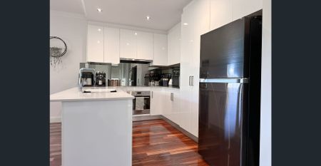 Coastal Convenience Meets City Living - Well-Maintained Home in Prime Western Location - Photo 5