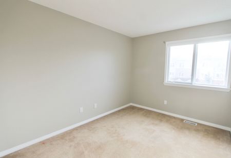 For Lease - 55 Maxton Private, Beacon Hill North - South and Area, Ontario - Photo 5