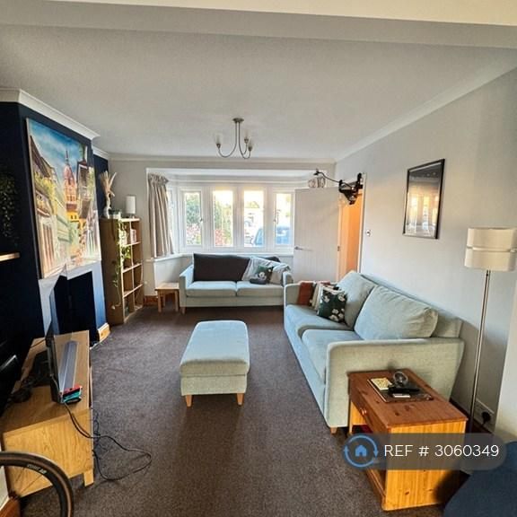 3 bedroom semi-detached house to rent - Photo 1