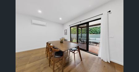 SPACIOUS LIVING IN SUPREME LOCATION! - Photo 3