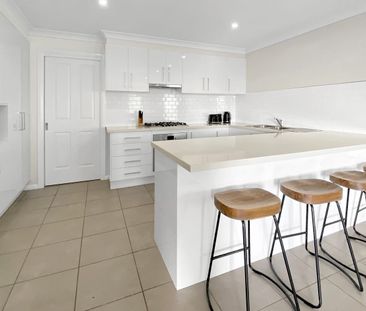 Three Bedroom Furnished Residence - Photo 6