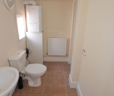 2 bedroom maisonette to rent - Photo 4
