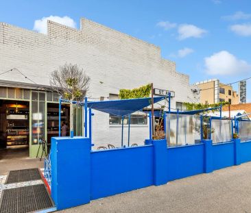 Charming, Fully Refreshed 3-Bedroom Home in a Prime South Melbourne... - Photo 6