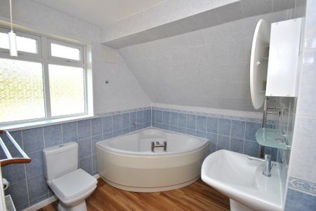 3 bedroom semi-detached house to rent - Photo 3