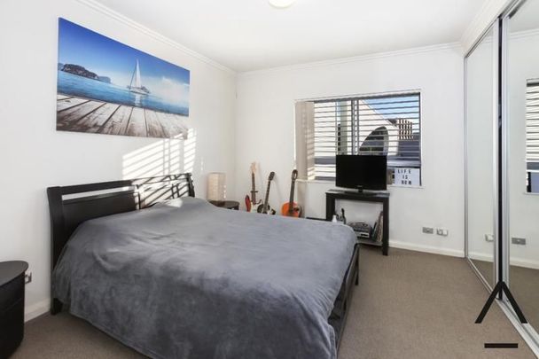 Modern Two Bedroom Apartment in the Heart of Ultimo - Photo 1