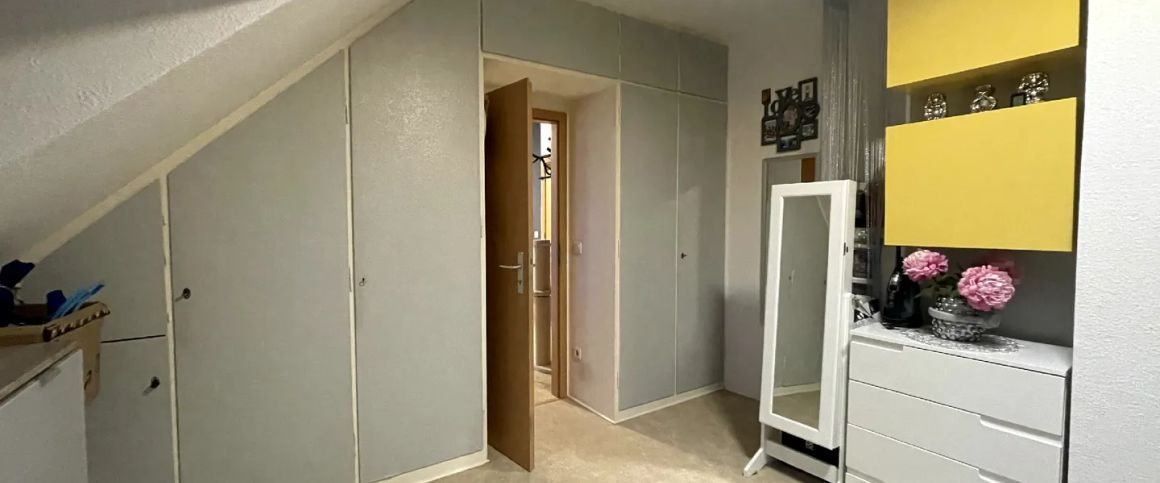 NAHE HELIOS: GEMÜTLICHE 2-ZIMMER-DG-WOHNUNG MIT BALKON ZU VERMIETEN! - Foto 1