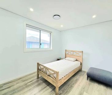 “Luxurious Four Bedroom Family Home with Solar Panels” - Photo 2