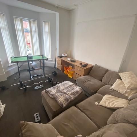 5 bedroom private hall to rent - Photo 1