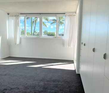 2 BEDROOM UNIT WITH WATER VIEWS – SURFERS PARADISE - Photo 3