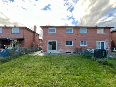 For Lease - 329 Cherokee Boulevard Unit# Lower, Toronto, Ontario - Photo 4