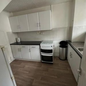 2 Bed Flat, London, E7 - Photo 2